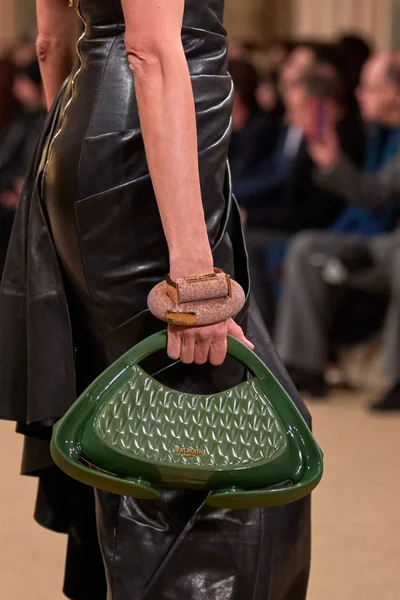 Look 96